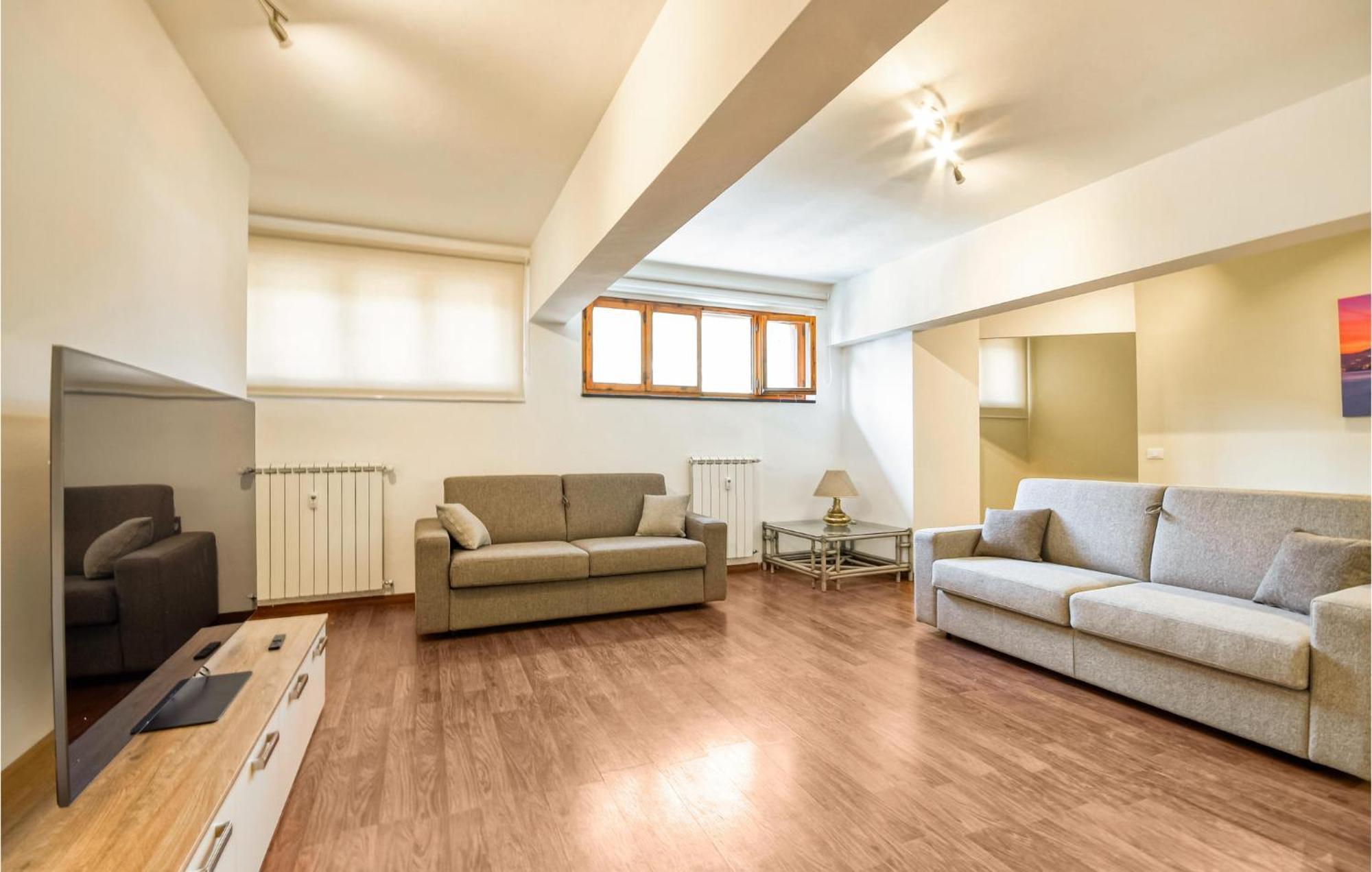 In With Kitchenette * Recco